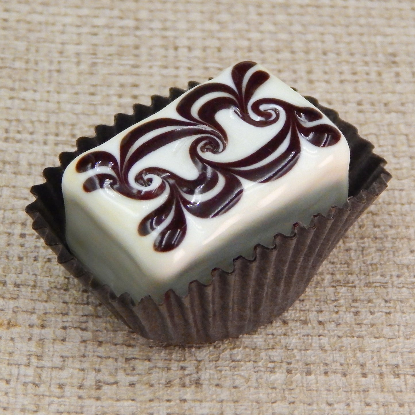 Chocolate/Vanilla Bar (18-023+)