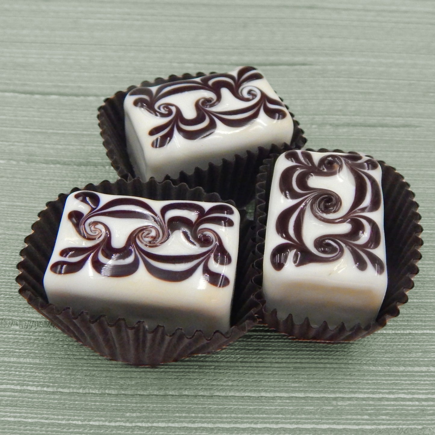 Chocolate/Vanilla Bar (18-023+)