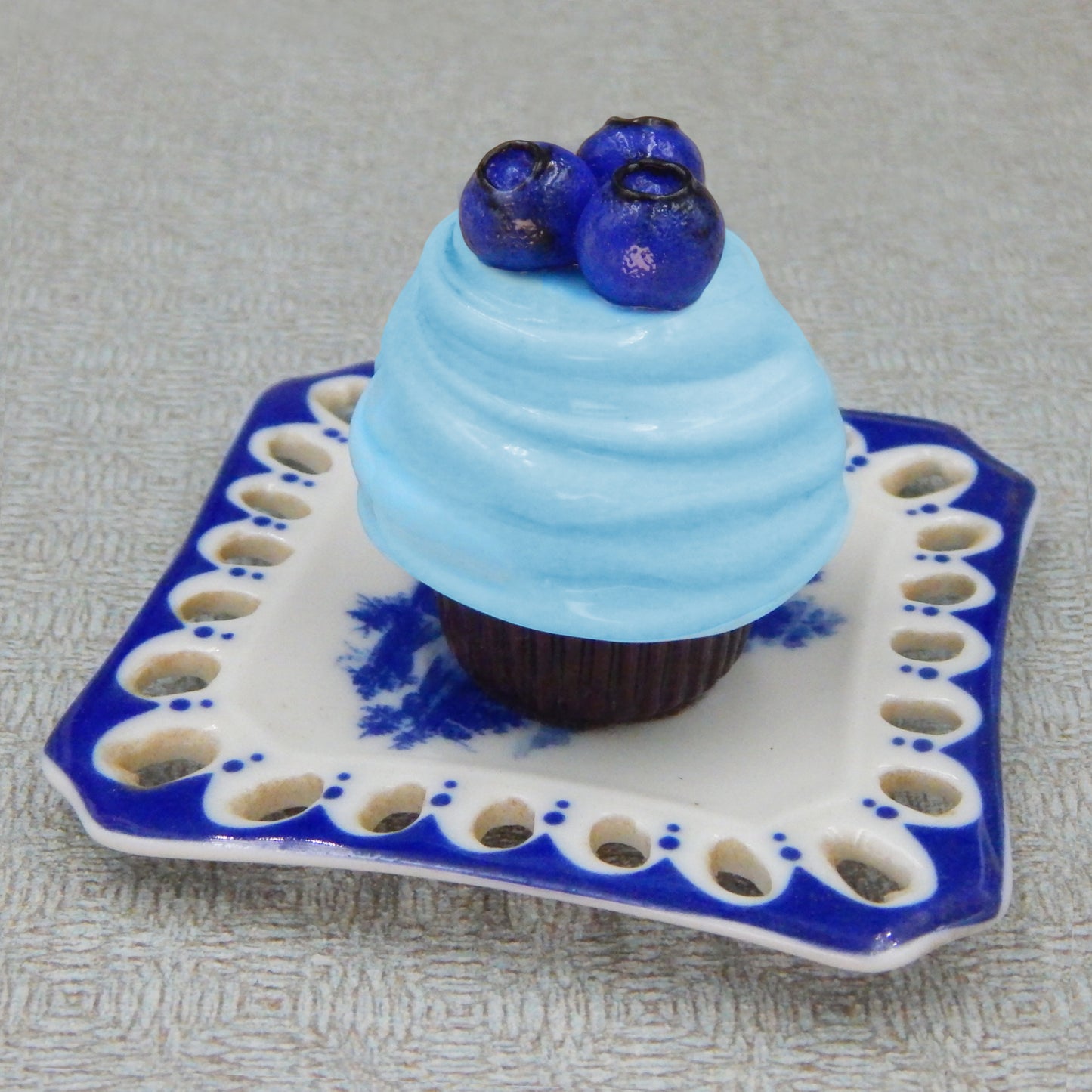 Blueberry Mini Cupcake Truffle (27-255CB)