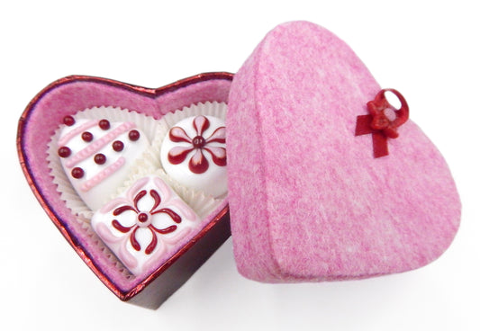 Pink Heart Box of 3 Art Glass Chocolates (BxHP3-0020)