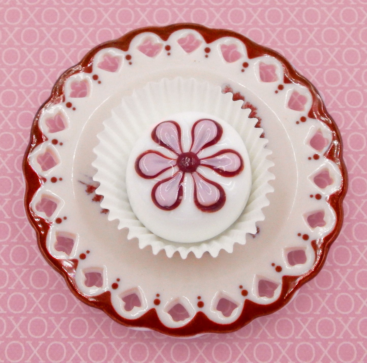 White Chocolate with Pansy Design (15-032WHS)