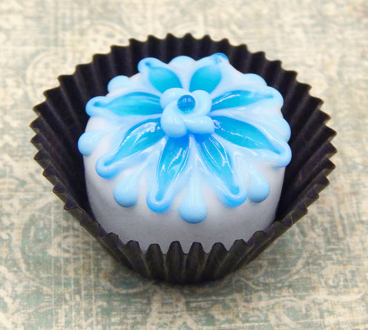 White Chocolate Treat with Berry Blue Starflower (15-071WBB)
