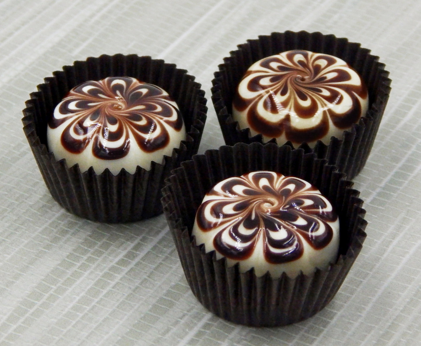 Vanilla Treat with Chocolate Design (18-021VC)