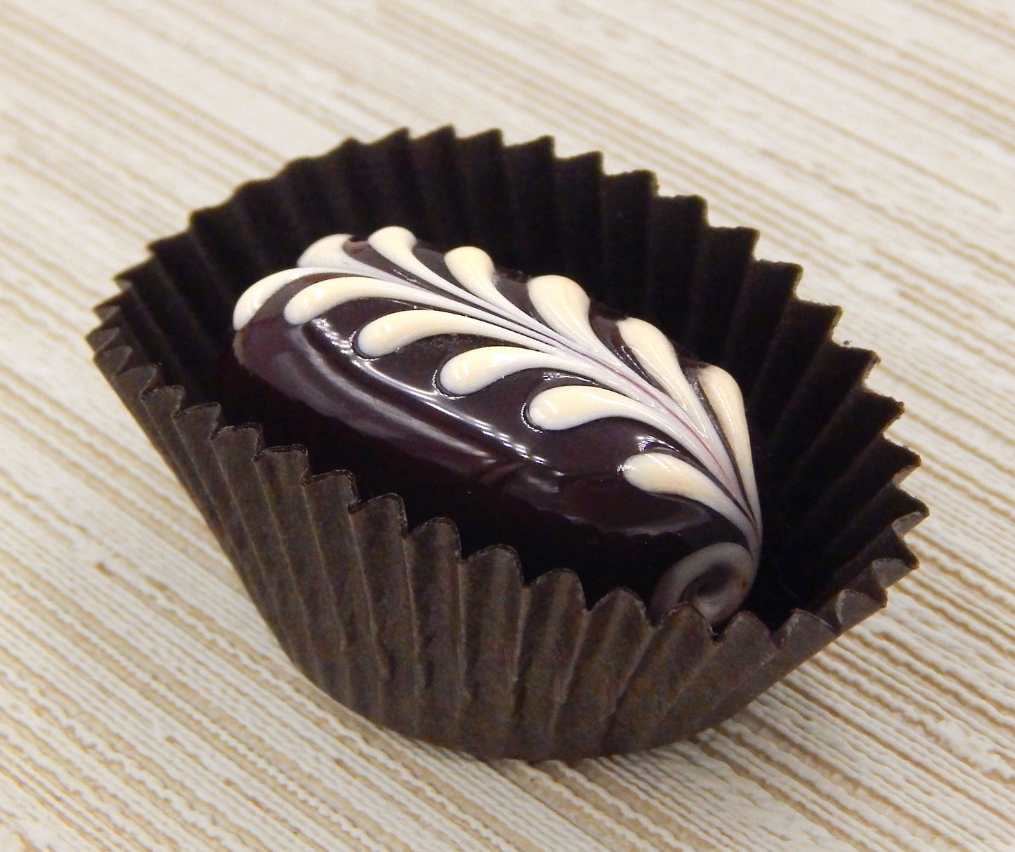 Glass Chocolate with Vanilla Feather Design (18-036CV)