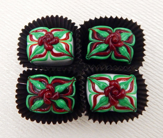 Cherry & Wintergreen Christmas Chocolate Treat (18-058+)