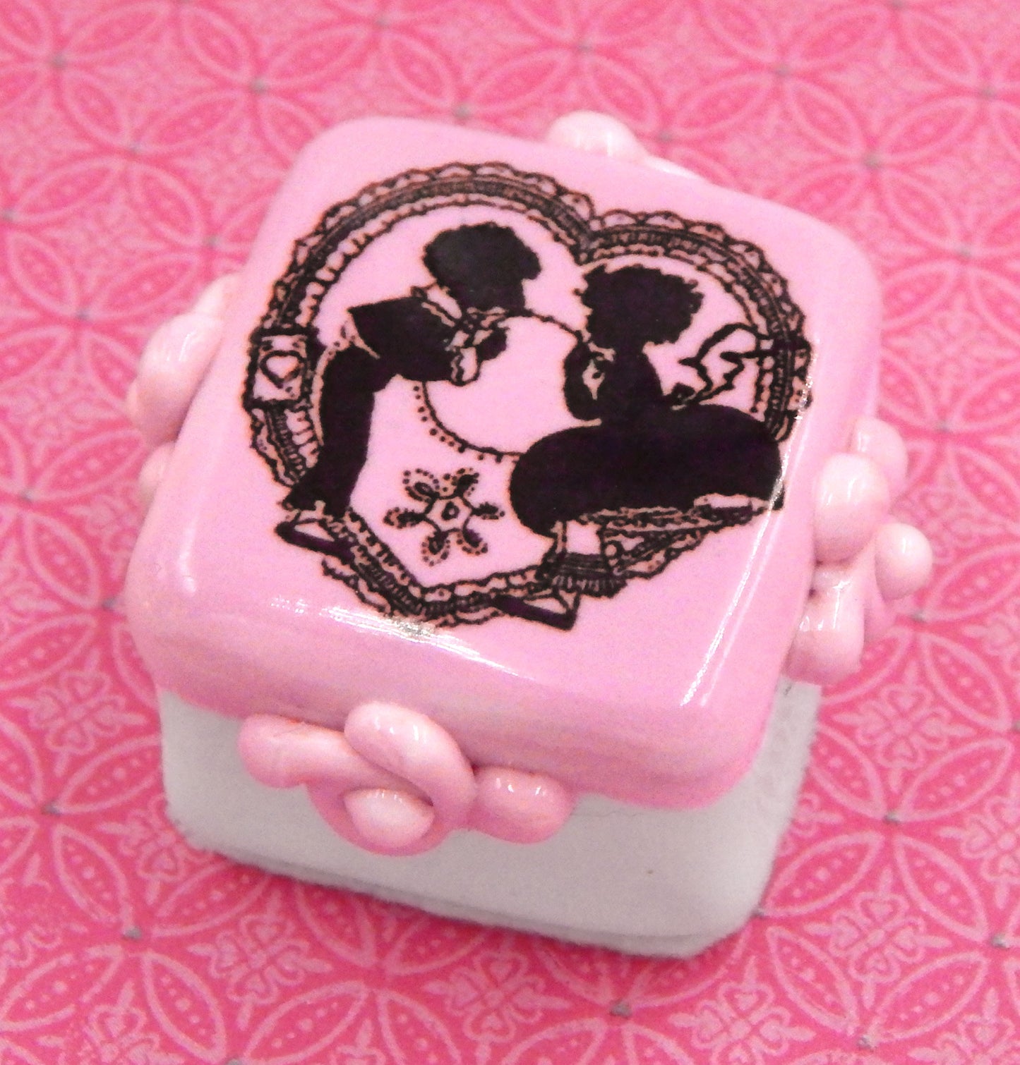 Box of 4 Valentine Glass Chocolates (BxR4-20800)