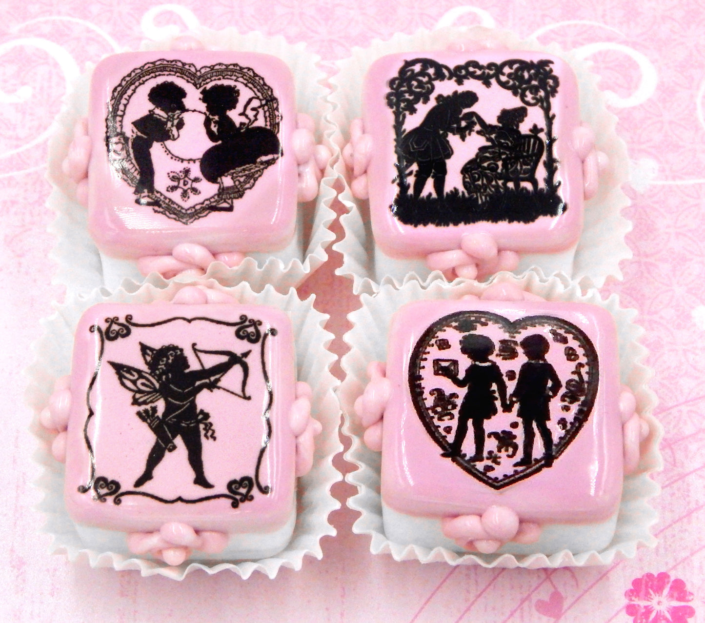 Box of 4 Valentine Glass Chocolates (BxR4-20800)