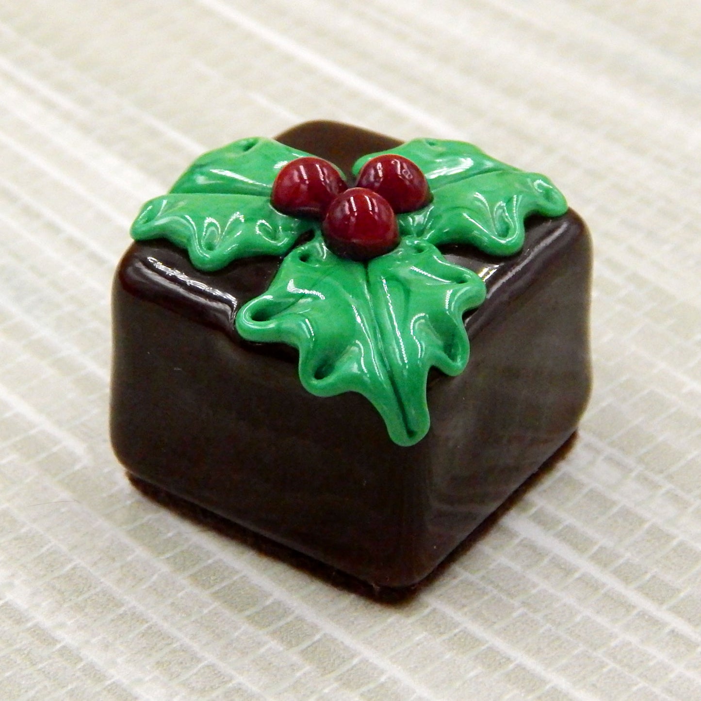 Christmas Holly Chocolate (22-024+)