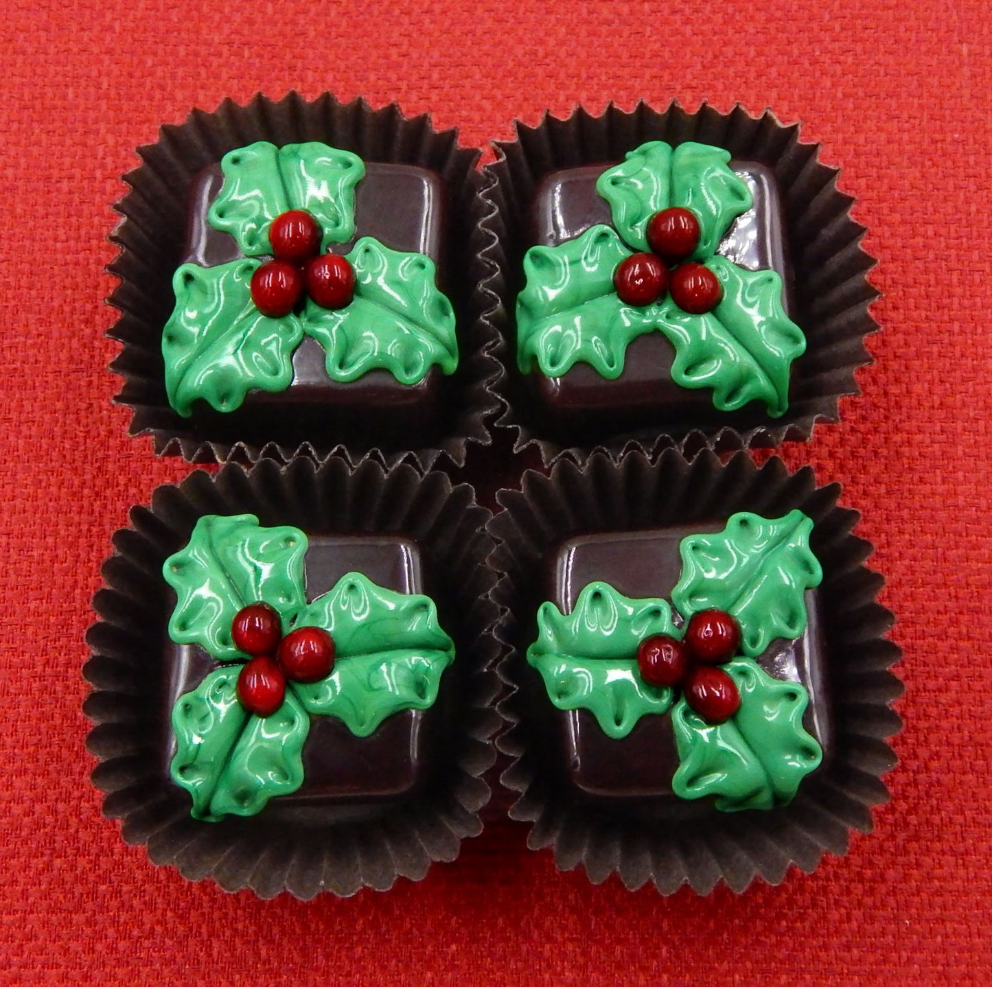 Christmas Holly Chocolate (22-024+)