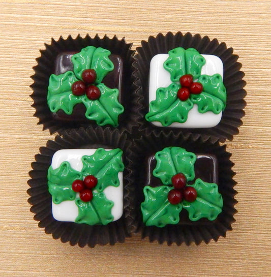 Christmas Holly Chocolate (22-024+)