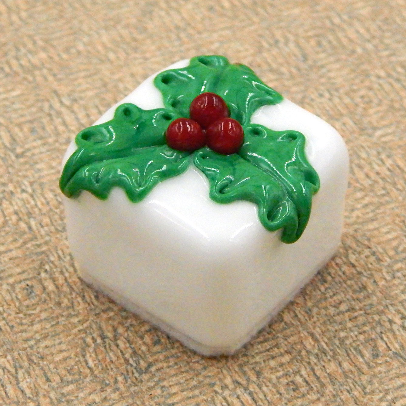 Christmas Holly Chocolate (22-024+)