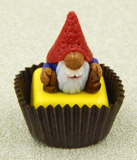 Gnome with Red Hat Petit Four (22-301L)