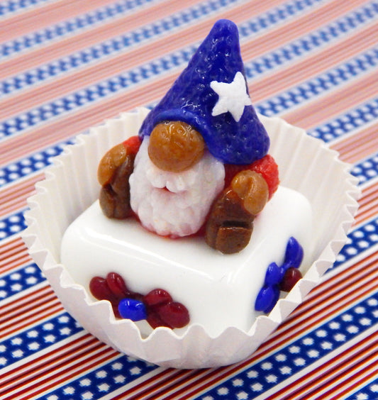Patriotic Gnome Petit Four Chocolate Treat (22-304W)
