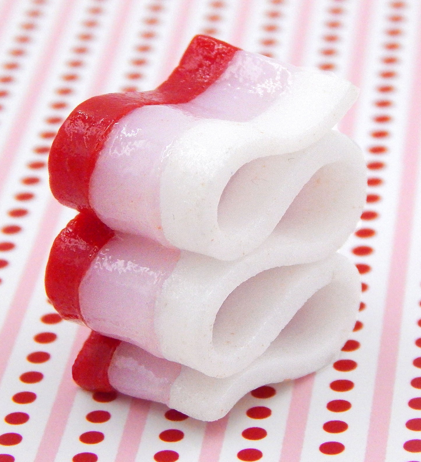 Valentine Ribbon Candy Collectible Art Glass Treat (25-028HSW)