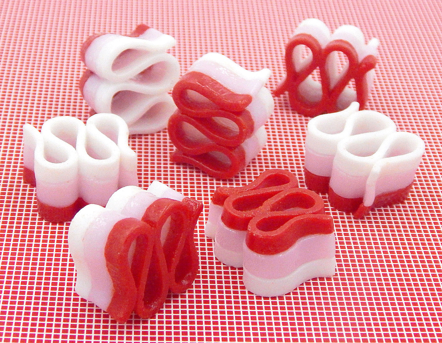 Valentine Ribbon Candy Collectible Art Glass Treat (25-028HSW)