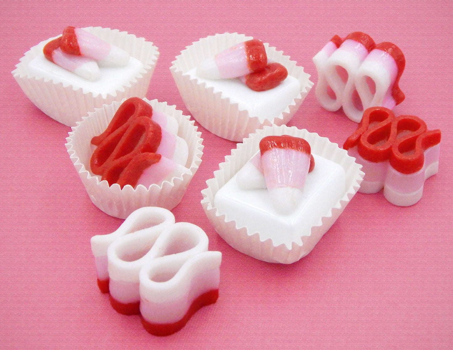 Valentine Ribbon Candy Collectible Art Glass Treat (25-028HSW)