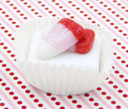 Valentine Candy Corn Collectible Art Glass Chocolate Treat (25-030WSH)