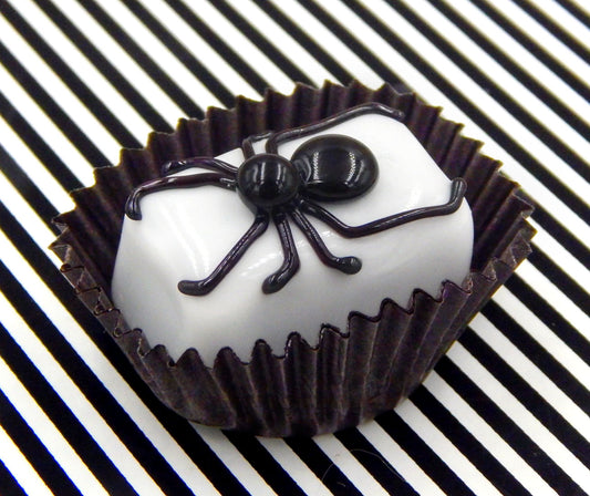 White Chocolate with Spider (25-043WK)