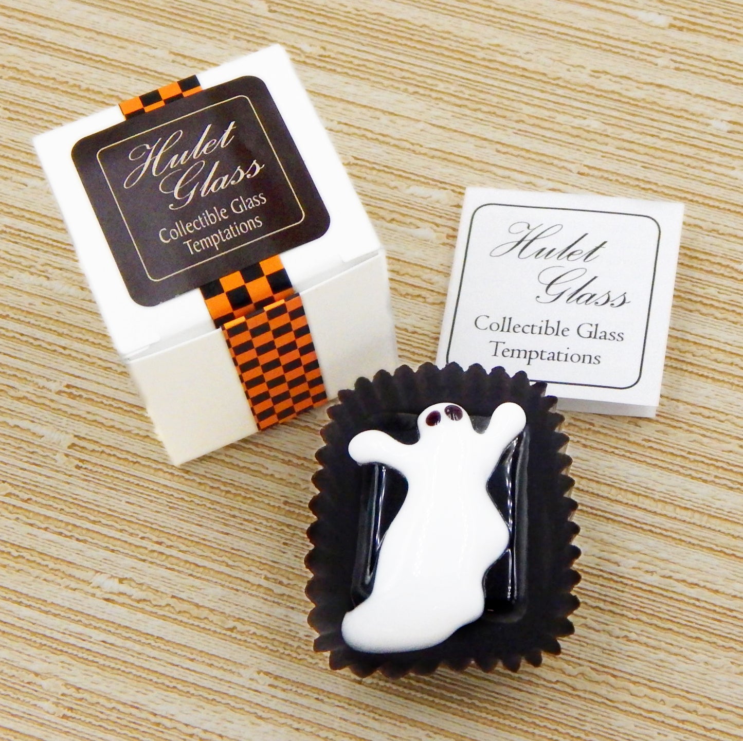Licorice Chocolate with Spooky White Ghost (25-058KW)