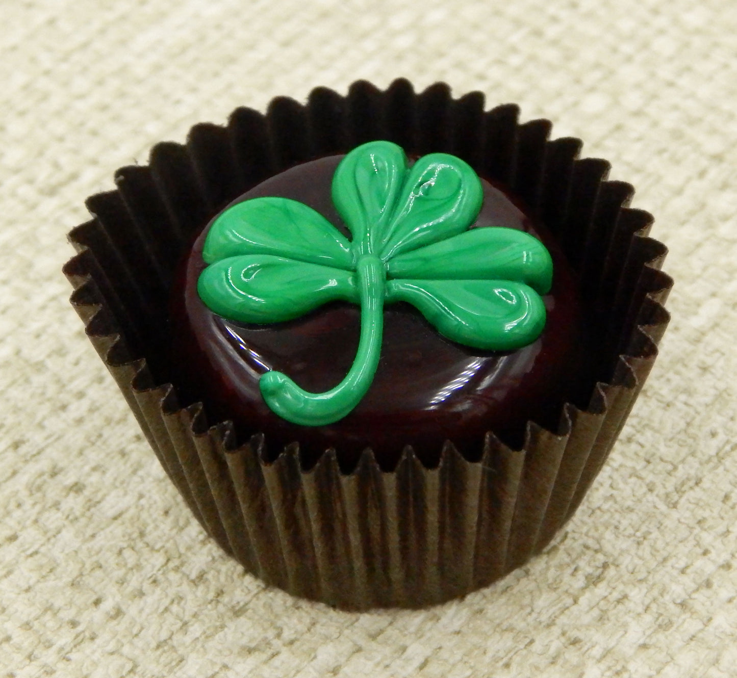 St. Patrick's Day Shamrock on Chocolate (26-201CN)