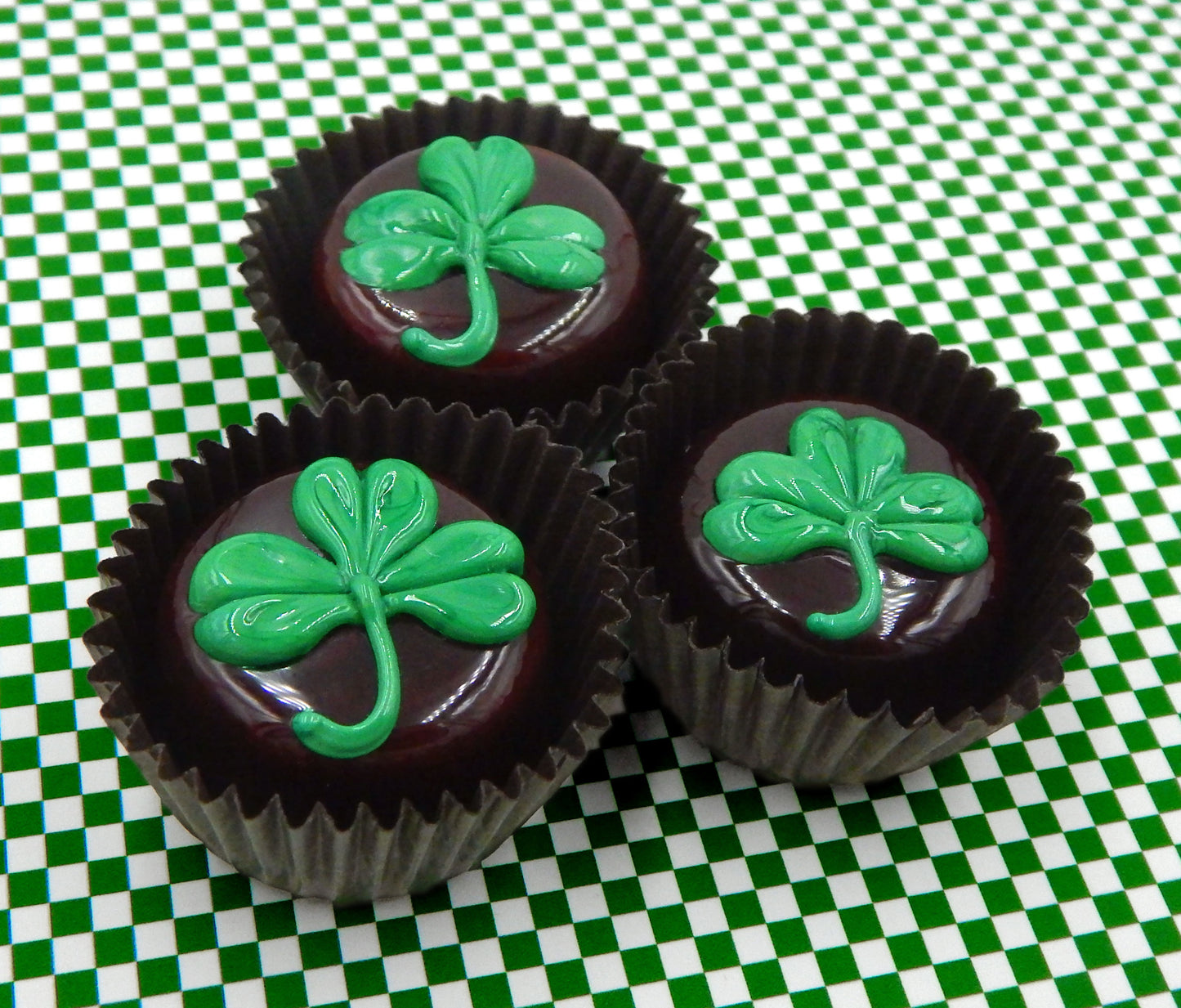 St. Patrick's Day Shamrock on Chocolate (26-201CN)