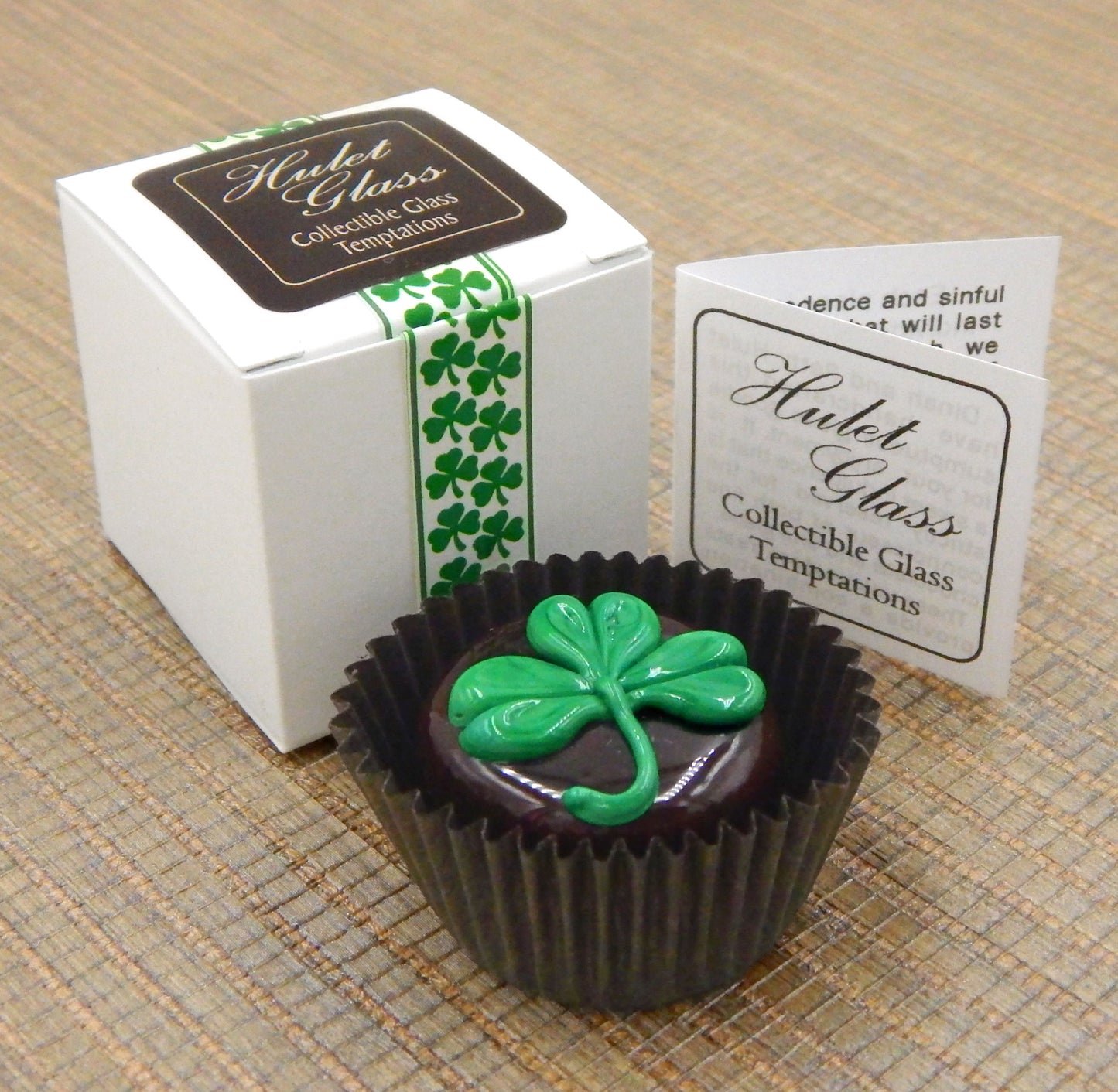 St. Patrick's Day Shamrock on Chocolate (26-201CN)