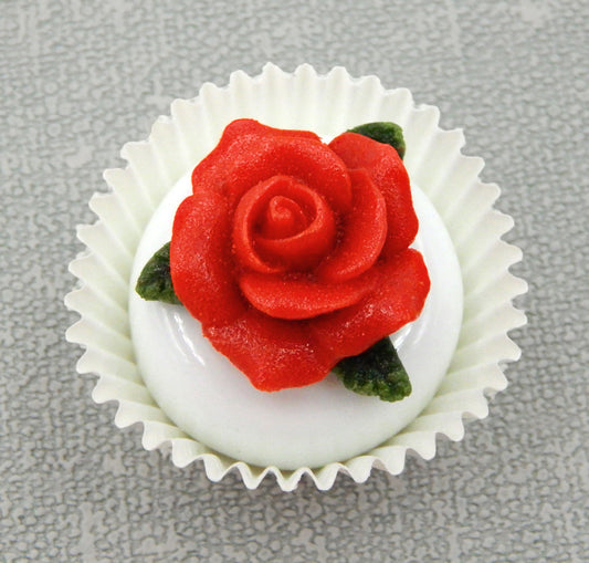 Red Rose on White Chocolate (81-104W)