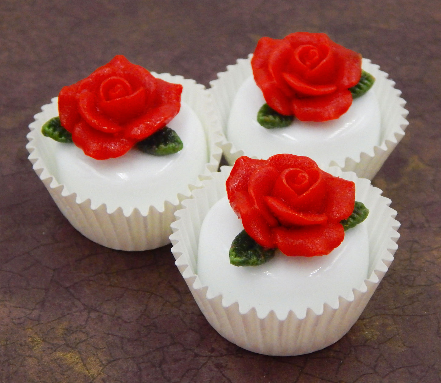 Red Rose on White Chocolate (81-104W)
