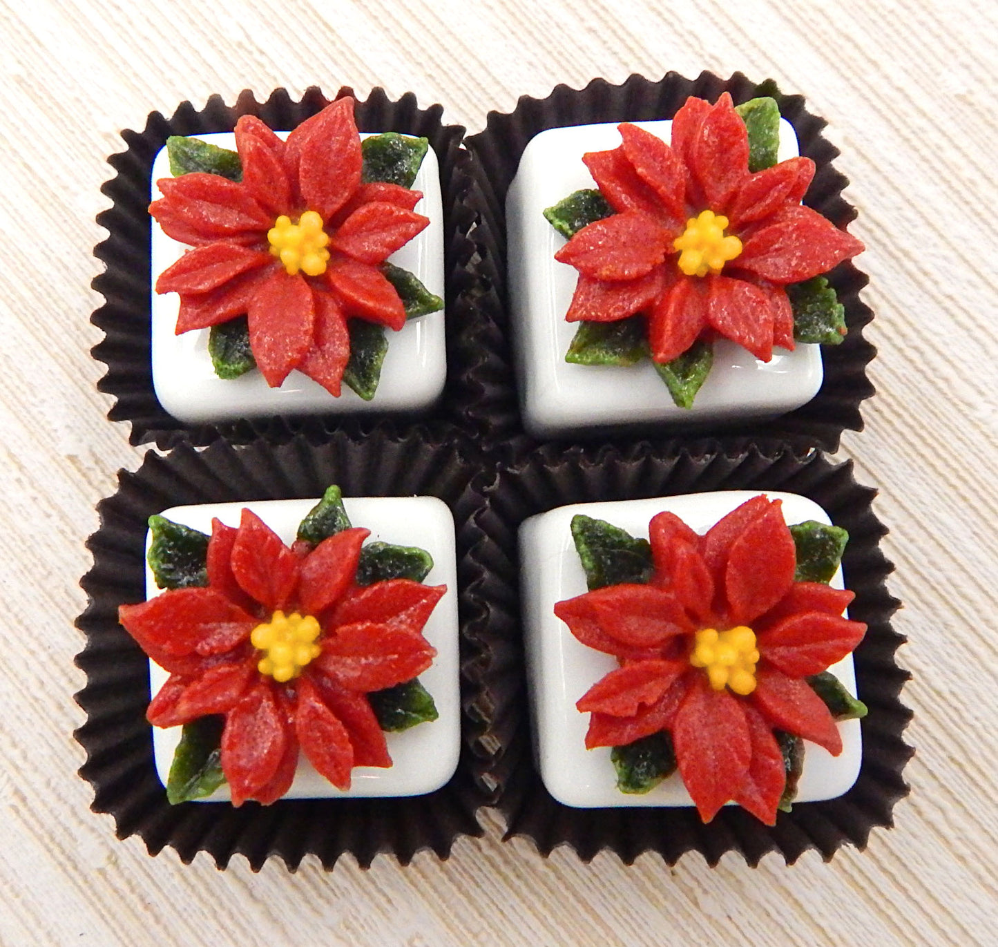 Christmas Poinsettia on White Chocolate (81-121W)