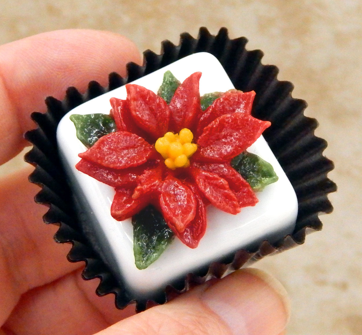 Christmas Poinsettia on White Chocolate (81-121W)