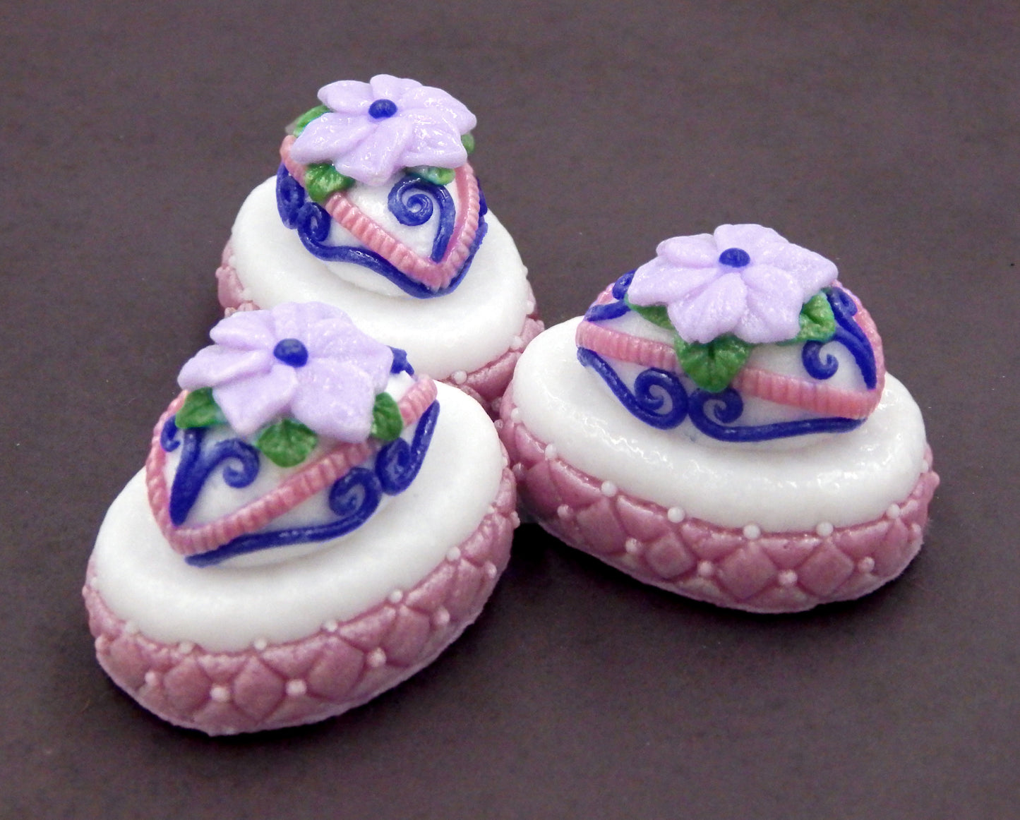 Easter Egg Petit Four with Flower (84-102)