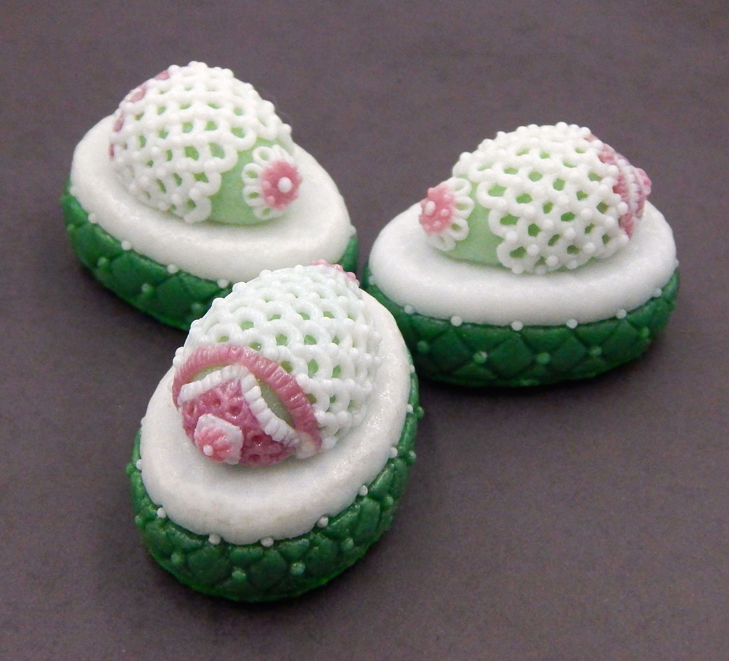 Easter Egg Petit Four with Lace (84-104)
