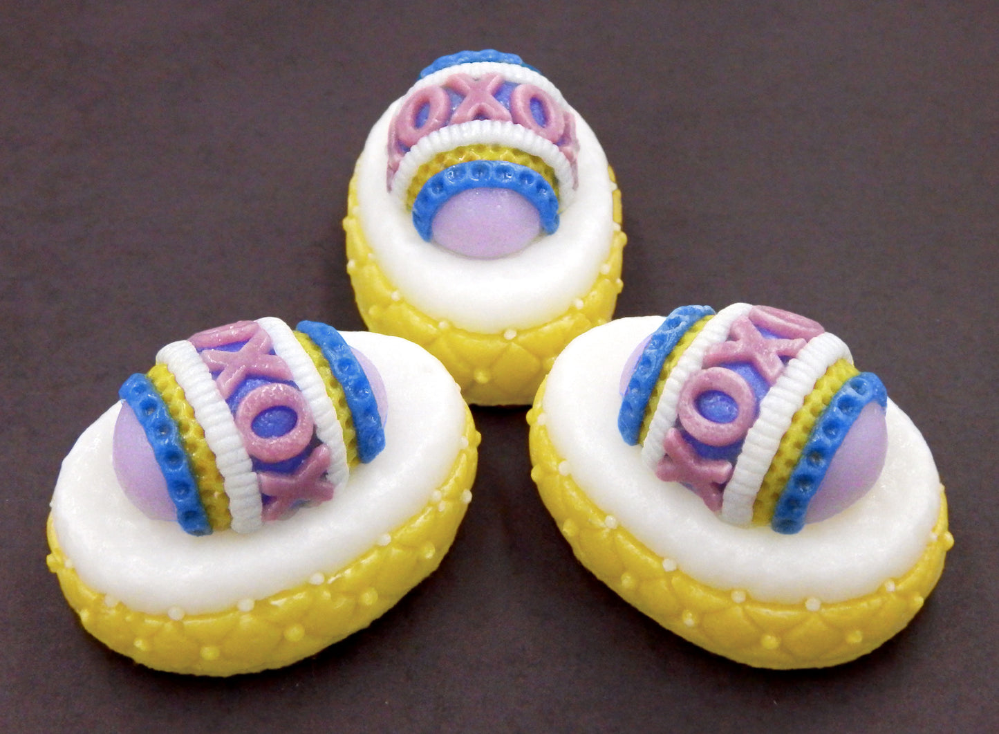 Easter Egg Petit Four with XOXO (84-105)