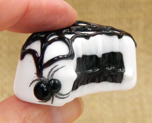 Glass Spider Bite with Licorice Filling (B25-012WKK)