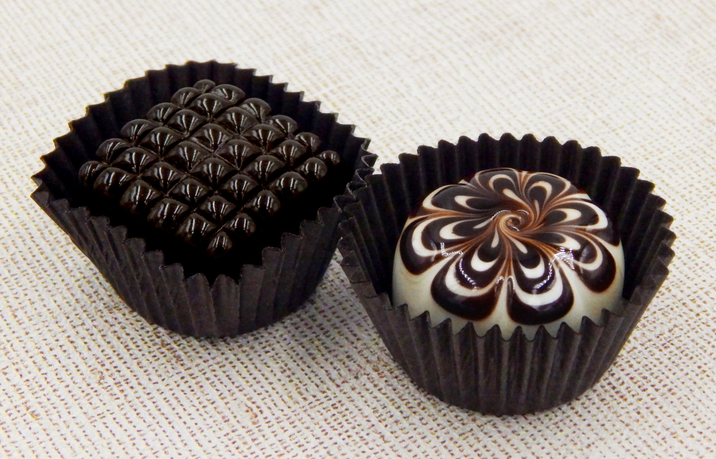 Box of 2 Art Glass Chocolates (BX2-0010)