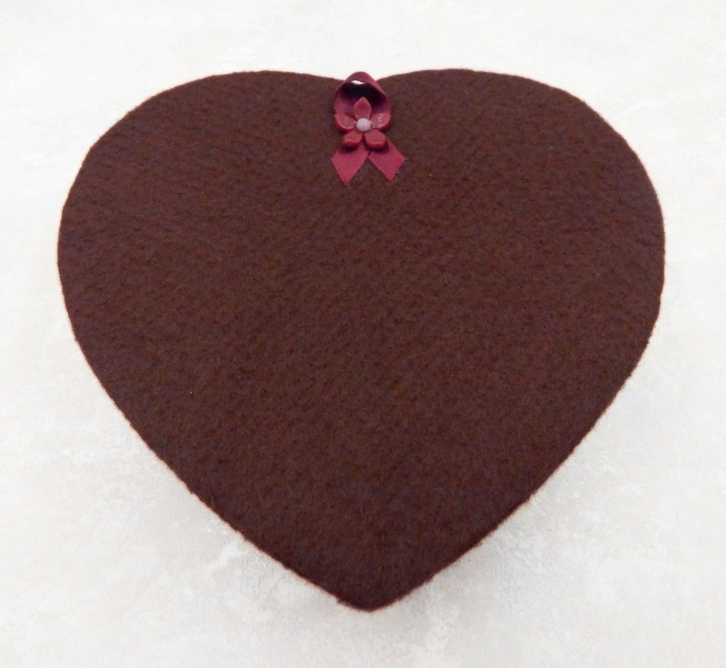 Empty Heart Box for 12 to 16 Art Glass Chocolates (BxEH16)