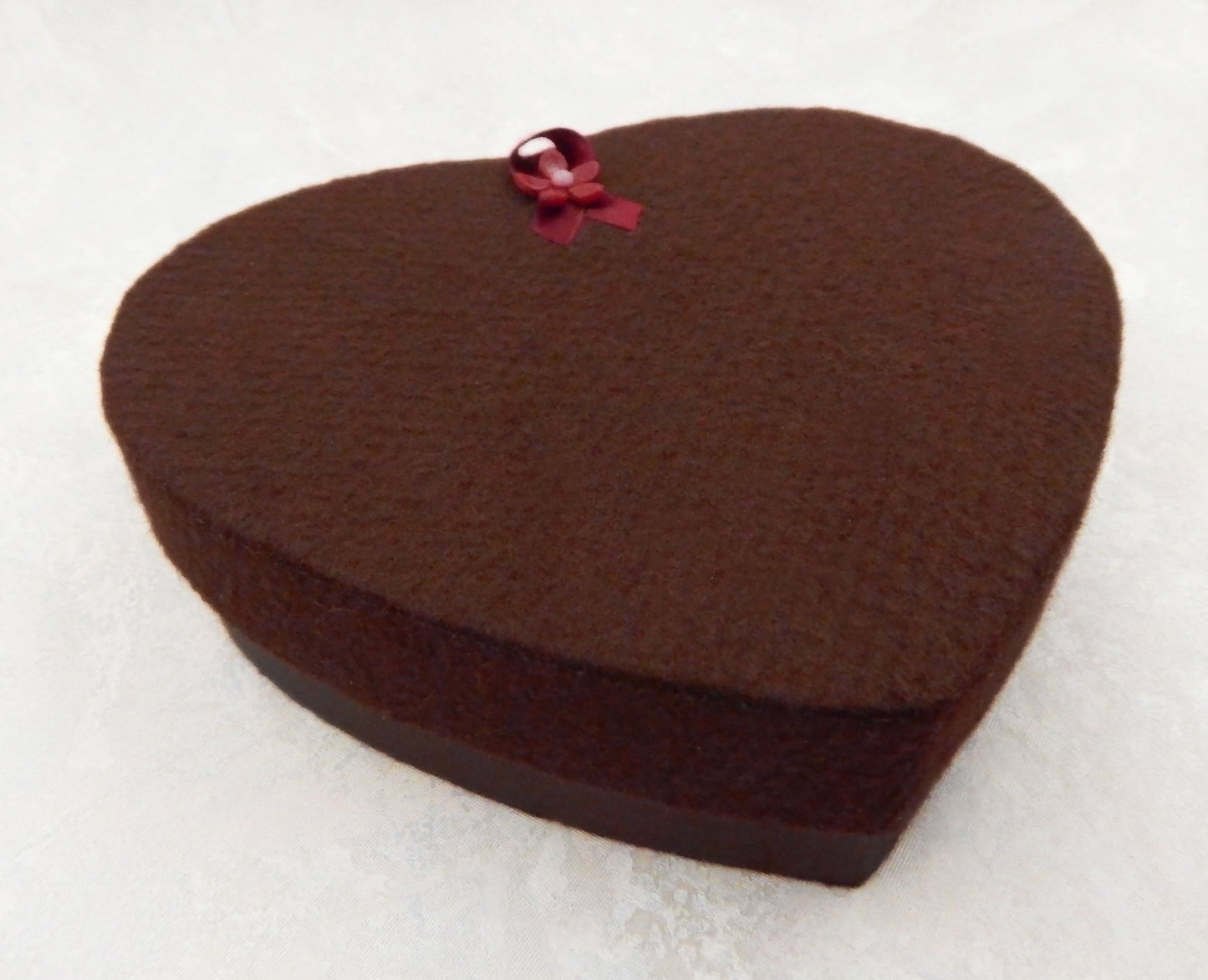 Empty Heart Box for 12 to 16 Art Glass Chocolates (BxEH16)