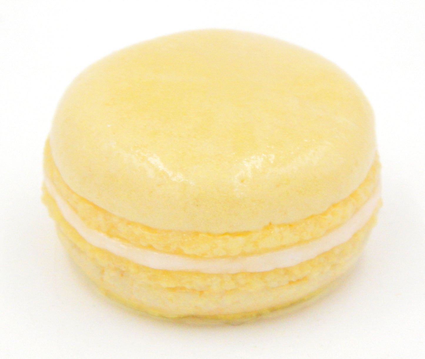 Banana Rum Macaron (MAC11-010+)