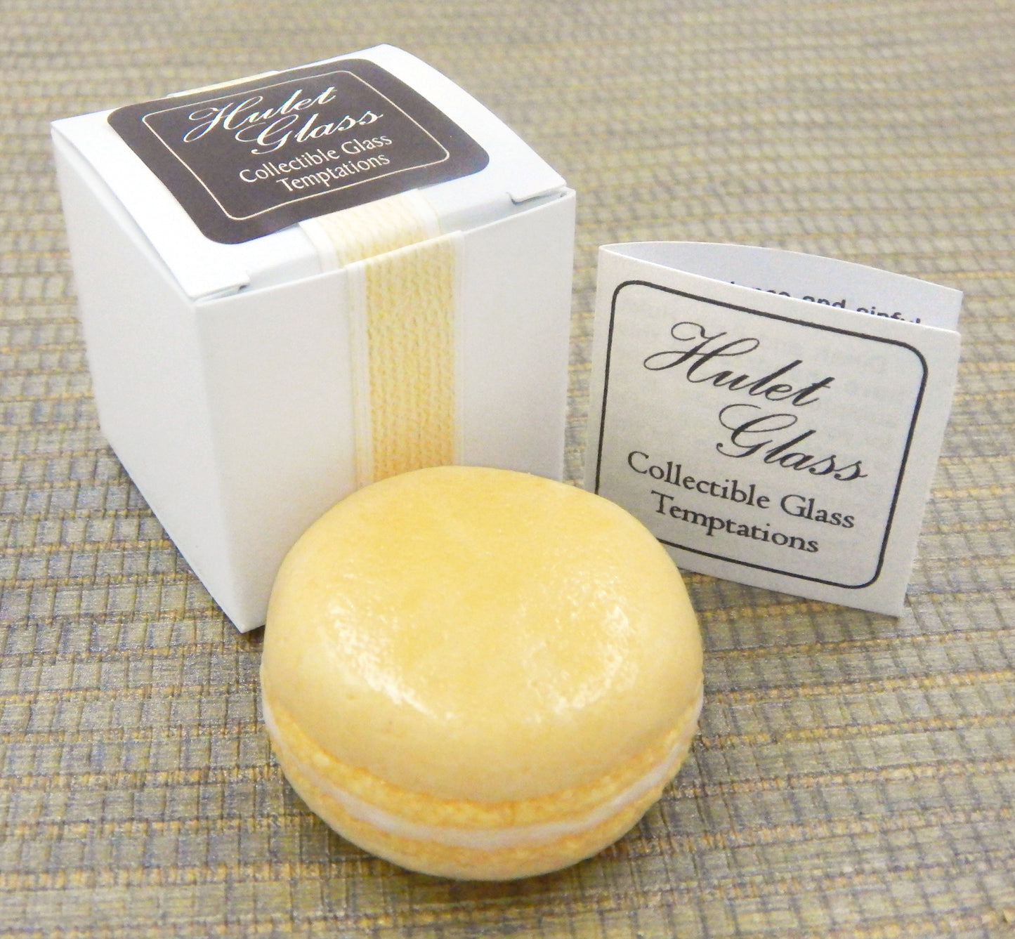 Banana Rum Macaron (MAC11-010+)
