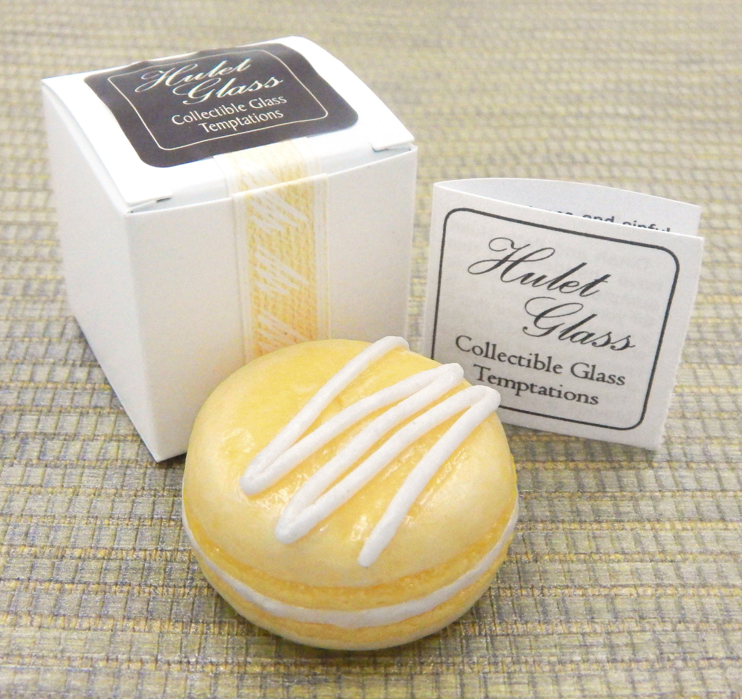 Banana Rum Macaron (MAC11-010+)