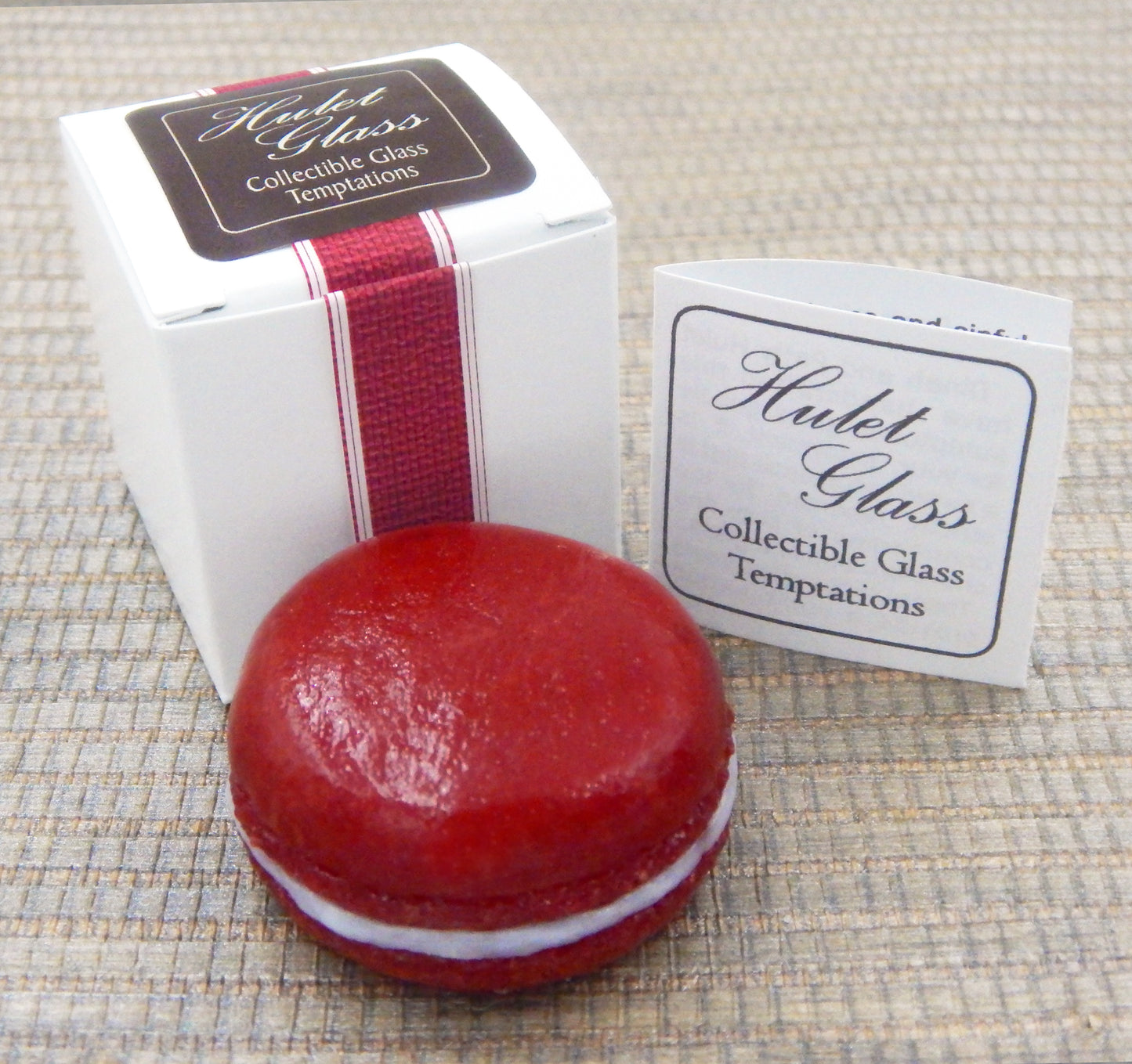 Red Velvet Macaron (MAC11-110+)