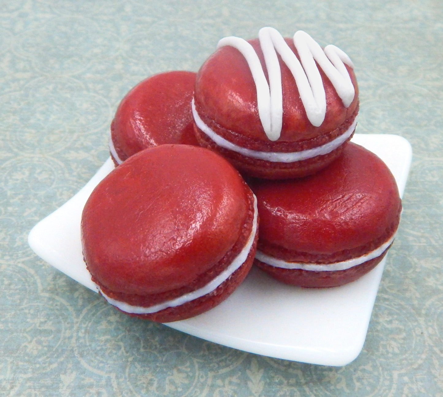 Red Velvet Macaron (MAC11-110+)