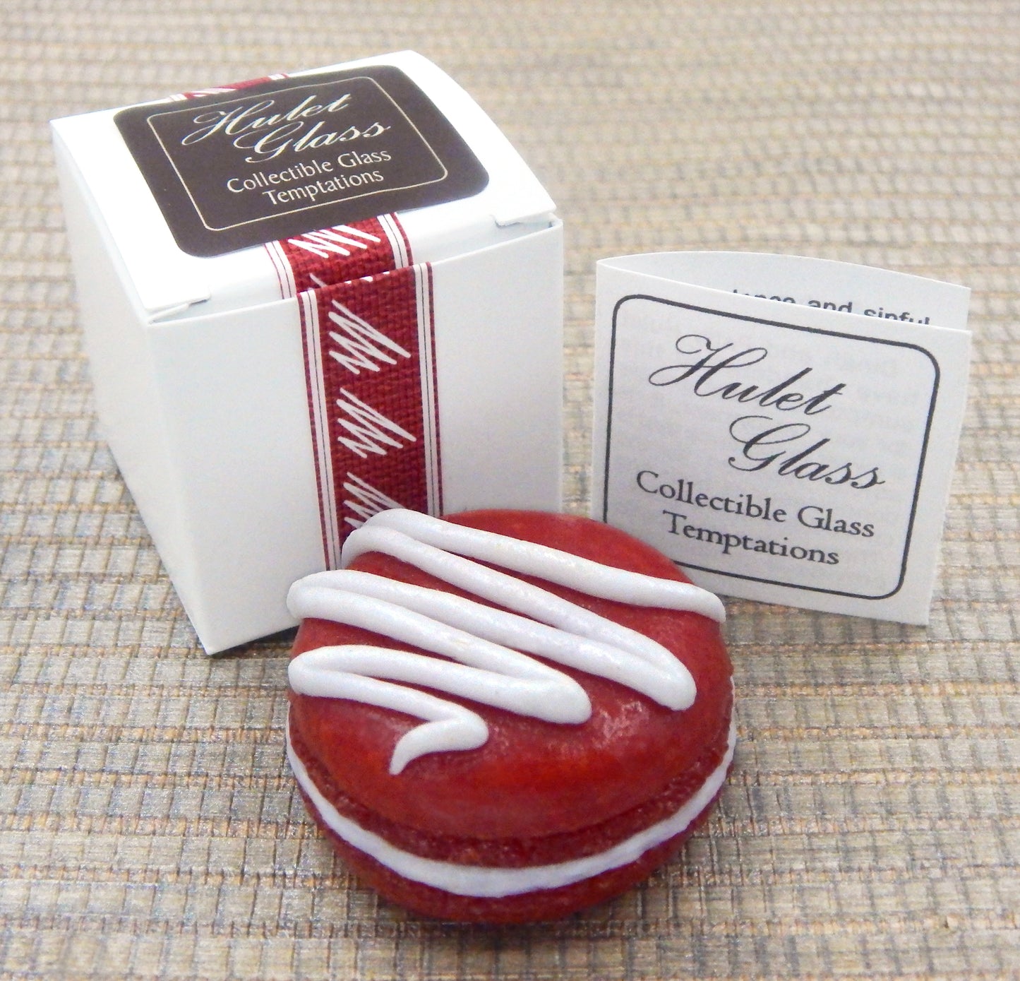 Red Velvet Macaron (MAC11-110+)