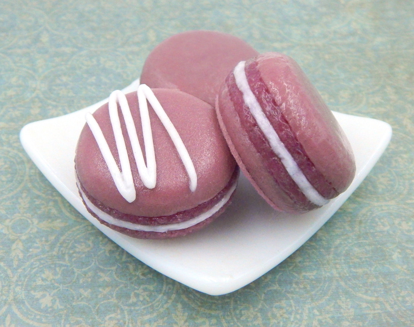 Raspberry Macaron (MAC11-120+)
