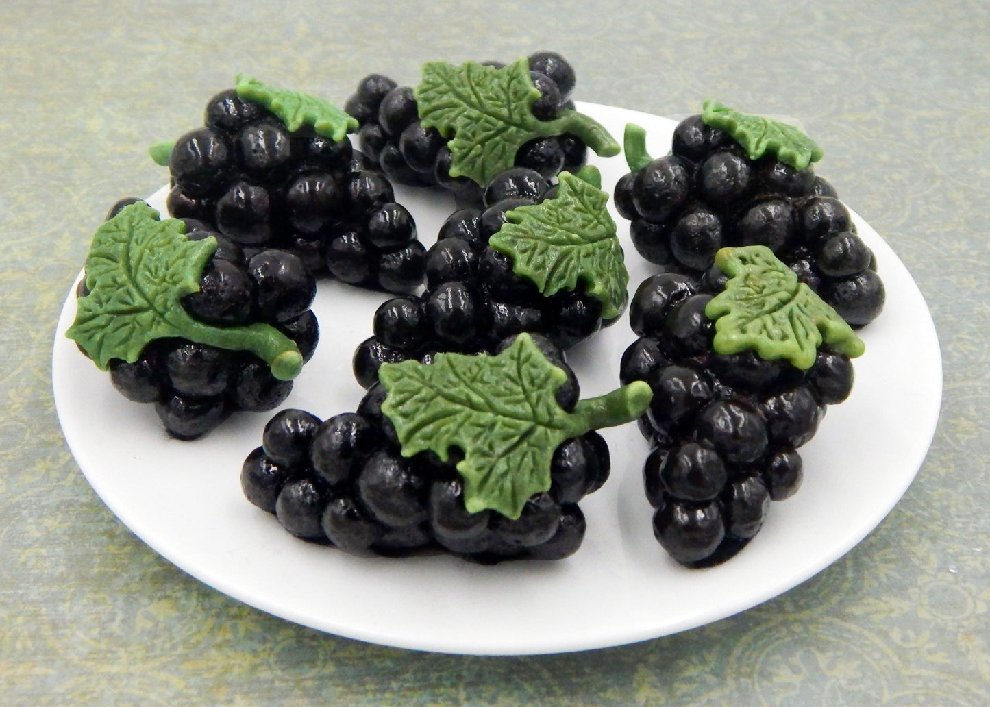 Black Grapes (MP14-031)