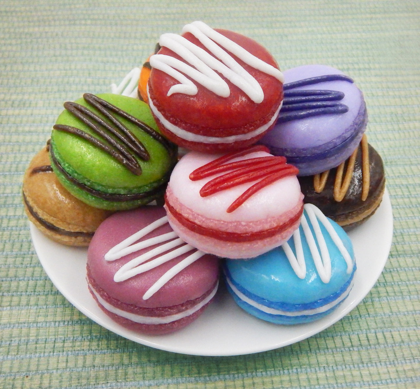 Red Velvet Macaron (MAC11-110+)