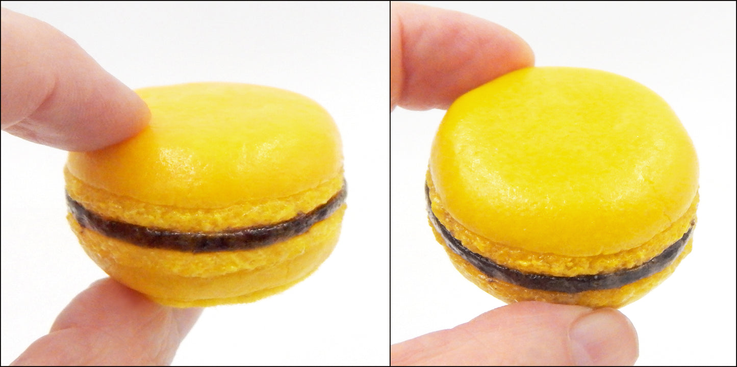 Red Velvet Macaron (MAC11-110+)