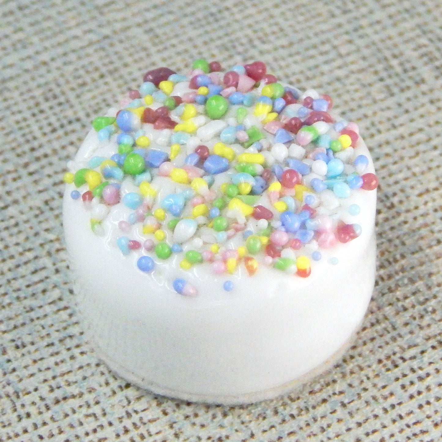 White Chocolate with Pastel Sprinkles (12-121WPstl)