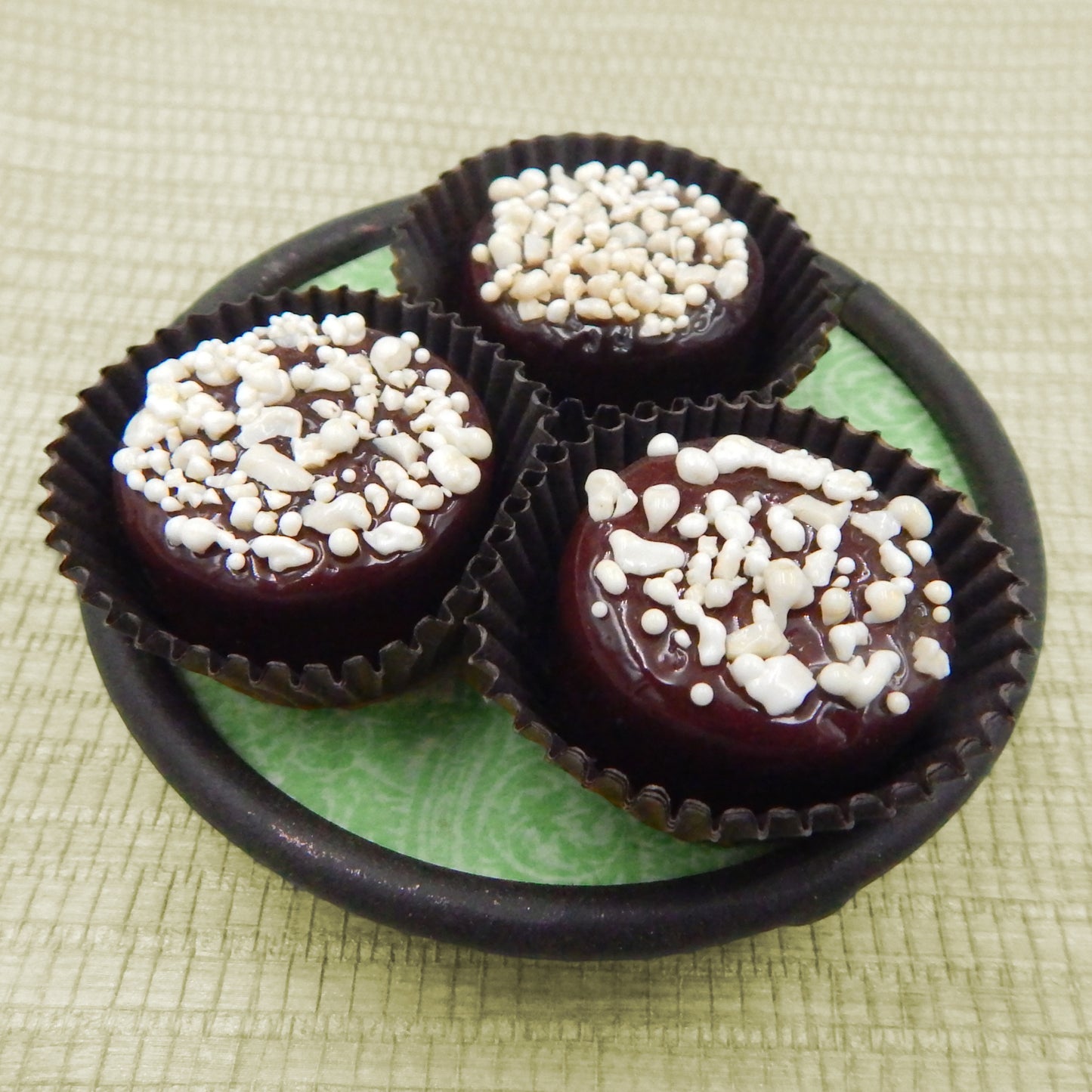 Chocolate Topped with Nuts (12-131CV)