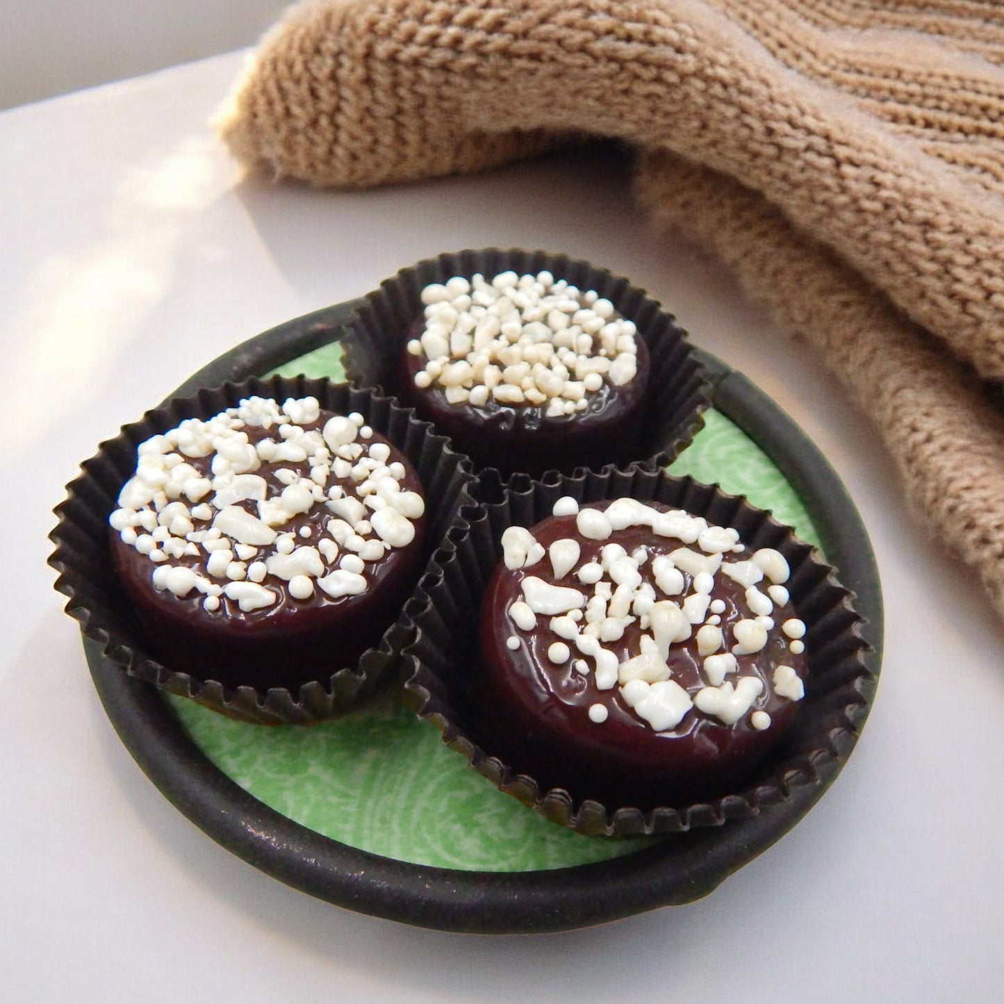 Chocolate Topped with Nuts (12-131CV)